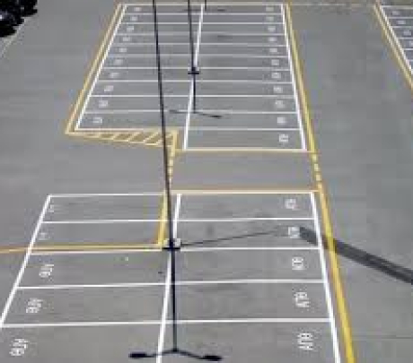 Διαγράμμιση χώρου στάθμευσης στον Καρόδρομο