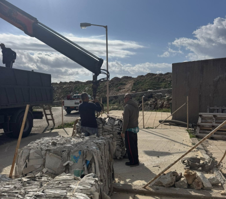 Περισυλλογή και παλετοποίηση χαρτονιού και πλαστικού στον Δήμο Φολεγάνδρου