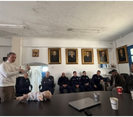 Eκπαιδευτικό σεμινάριο πρώτων βοηθειών πραγματοποιήθηκε στην αίθουσά συσκέψεων του Δημοτικού Λιμενικού Ταμείου Μήλου