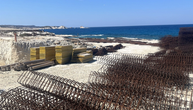 Το ''στοπ'' έφερε κύμα νέων αδειών στη Μήλο