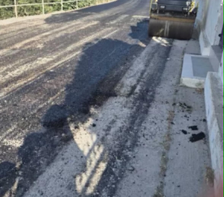Ανάρτηση Δημάρχου Μήλου για την ασφαλτόστρωση στην περιοχή ''Μπαλωμένη''